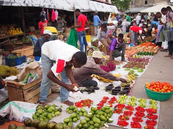 Zanzíbar puesto de frutas y verduras — Foto de Stock