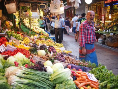 Istanbul'da meyve ve sebze pazarı durak
