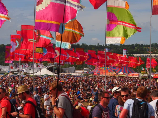 Banderas del Festival de Música y multitud — Foto de Stock