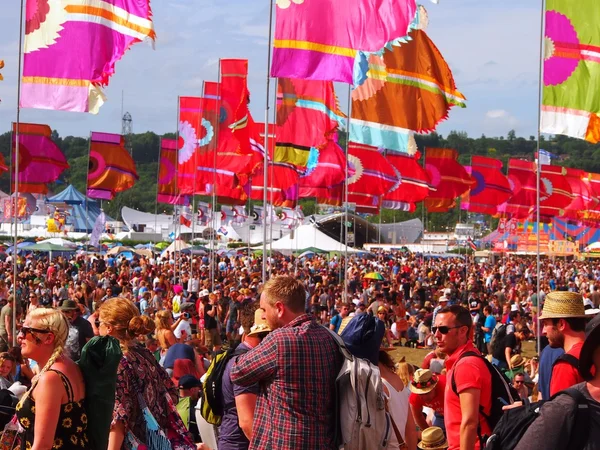 Banderas del Festival de Música y multitud — Foto de Stock