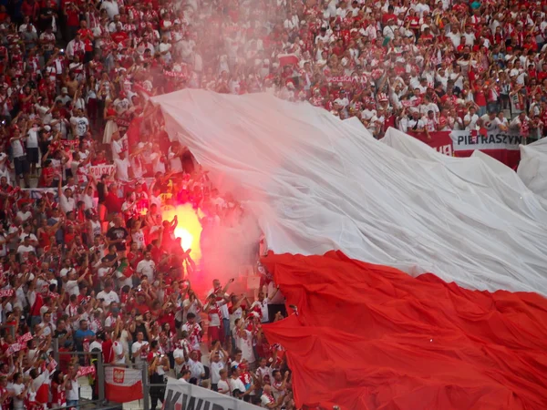 Polen fans fakkels — Stockfoto