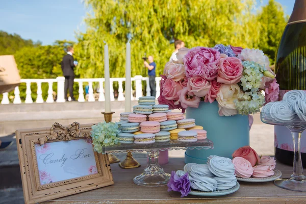 Candy bar. Table with sweets, candies, dessert — Stock Photo, Image