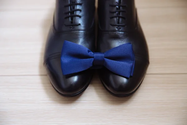 Gentleman accessory. Shoes and bow tie — Stock Photo, Image