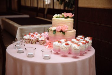 Çikolata. Şekerli masa, şeker, tatlı.