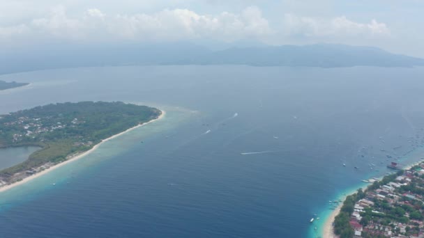 Endonezya 'nın güzel yeşil adası Gili' nin havadan görünüşü — Stok video