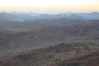Musa 'nın dağlarındaki vadiler, Mısır' ın dağları, Mısır 'ın en yüksek dağı, tasarımın için bir fikir.