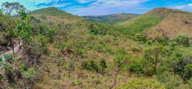 Brezilya 'nın merkezinde dağlı güzel Savannah Manzarası. Pirenopolis yakınlarında.
