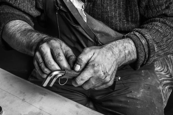 Schmutzige Hände arbeiten — Stockfoto