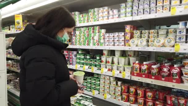 December 2020 Moscow Russia Woman Stands Shelves Goods Trying Choose — Stock Video