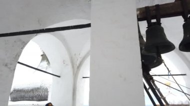 Kilise çan kulesinde kilise çanları, eski tapınağın çanları. Ortodoks Kilisesi 'nin çan kuleleri.