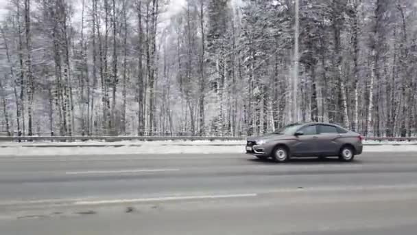 Januari 2021 Moscow Ryssland Bilar Som Kör Snötäckt Väg Fotografering — Stockvideo