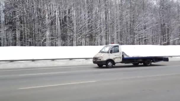 Январь 2021 Москва Россия Автомобили Едут Заснеженной Дороге Стрельба Движении — стоковое видео