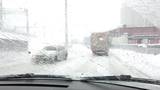 Enero 2021 Moscú Rusia Coches Conduciendo Por Una Carretera Cubierta — Vídeo de stock