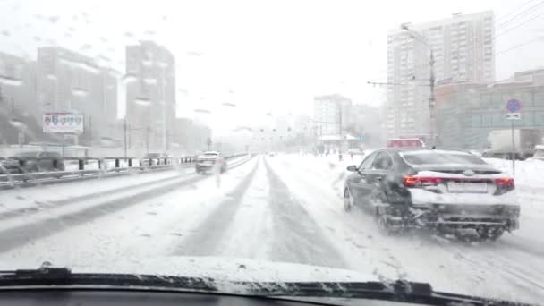 Januari 2021 Moscow Russia Auto Rijden Een Besneeuwde Weg Schieten — Stockvideo