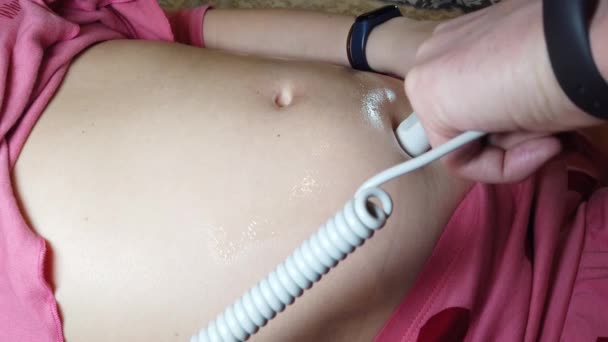 Close Mulher Grávida Ouvindo Som Coração Fetal Através Doppler Fetal — Vídeo de Stock