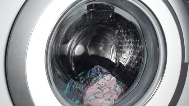 Πλύσιμο Ρούχων Γενικό Οικιακό Πλυντήριο Ρούχων Κοντινό Βίντεο Του Περιστρεφόμενου — Αρχείο Βίντεο