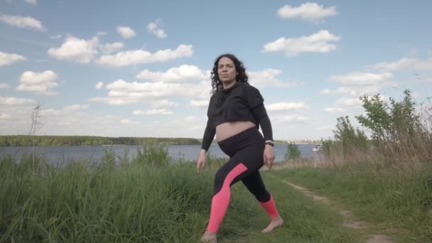 Femme Enceinte Faisant Sport Extérieur Fille Enceinte Faisant Forme Physique — Video