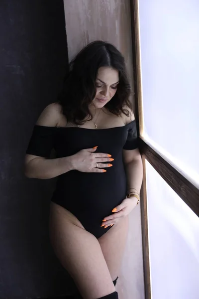 Schöne Junge Schwangere Frau Posiert Studio — Stockfoto