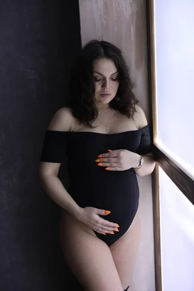 Schöne Junge Schwangere Frau Posiert Studio — Stockfoto