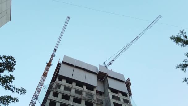 Construcción Una Torre Gran Altura Edificio Residencial Hay Grúas Torre — Vídeo de stock