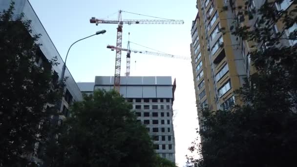 Costruzione Una Torre Molti Piani Edificio Residenziale Sono Gru Torre — Video Stock