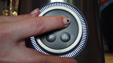 Mikserin hızını ayarlamak için çamaşır makinesi