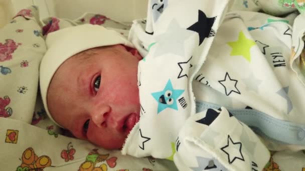 Newborn Baby Maternity Hospital Baby Just Born Changed Clean Clothes — Αρχείο Βίντεο