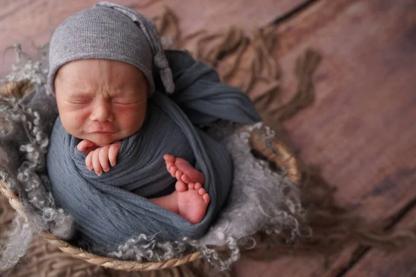 Slapen Pasgeboren Jongen Eerste Dagen Van Het Leven Pasgeboren Fotosessie — Stockfoto