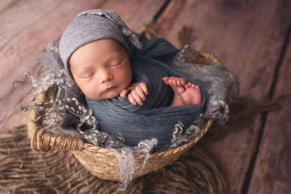 Slapen Pasgeboren Jongen Eerste Dagen Van Het Leven Pasgeboren Fotosessie — Stockfoto