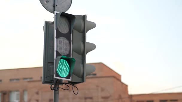 Traffic Light City Changes Green Red Urban Scene Working Traffic — Stock Video