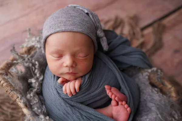 Slapen Pasgeboren Jongen Eerste Dagen Van Het Leven Pasgeboren Fotosessie — Stockfoto