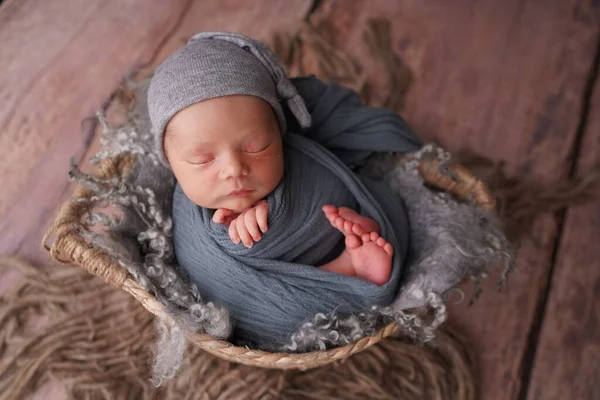 Slapen Pasgeboren Jongen Eerste Dagen Van Het Leven Pasgeboren Fotosessie — Stockfoto