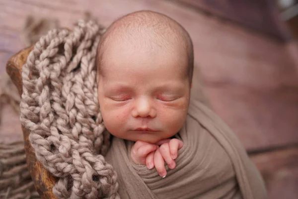 Menino Recém Nascido Adormecido Nos Primeiros Dias Vida Sessão Fotográfica Fotografia De Stock