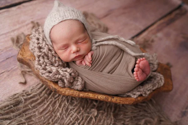 Menino Recém Nascido Adormecido Nos Primeiros Dias Vida Sessão Fotográfica Imagem De Stock