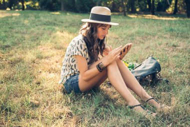 Kız seyir telefon Park