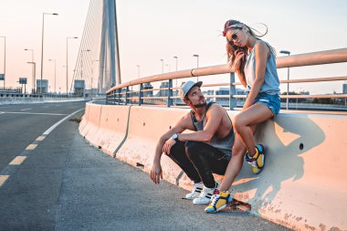 Kızgın çift te köprüsü üzerinde