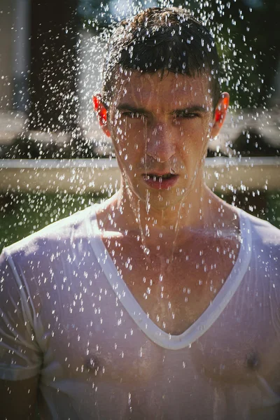 Men showering outside and looking in to camera — Stock Photo, Image