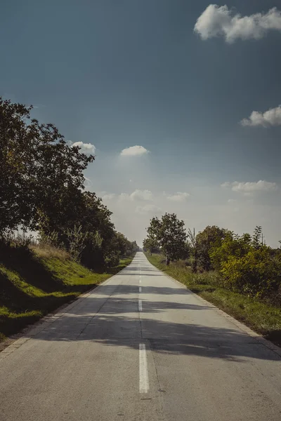 Empty road with clouds in the sky — Stock Photo, Image