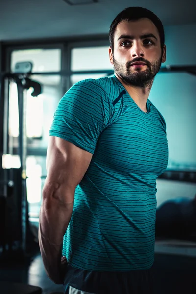 Man looking at triceps in the mirror — Stock Photo, Image