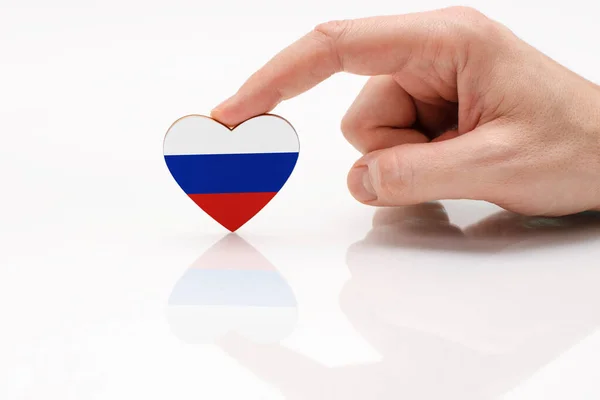 Miłość Szacunek Dla Rosji Ręka Mężczyzny Trzyma Serce Kształcie Rosyjskiej — Zdjęcie stockowe