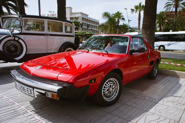 Salou Ισπανία Ιούλιος 2013 Εκτίθεται Κόκκινο Ρετρό Fiat Αυτοκίνητο Στο — Φωτογραφία Αρχείου