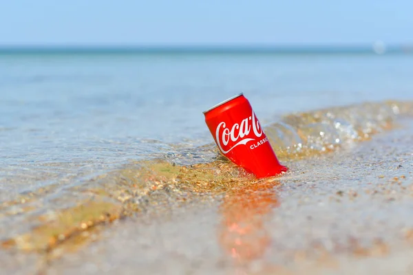 Anapa Russland Juli 2021 Eine Dose Coca Cola Steht Gekühlt — Stockfoto