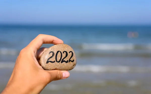 Pebbles Inscription 2022 Man Hand Background Sea Beach Concept Upcoming — Stock Photo, Image