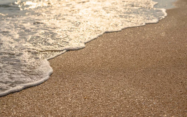 Gün Batımında Kumsal Deniz Dalgaları Metin Için Boş Alan Seçici — Stok fotoğraf