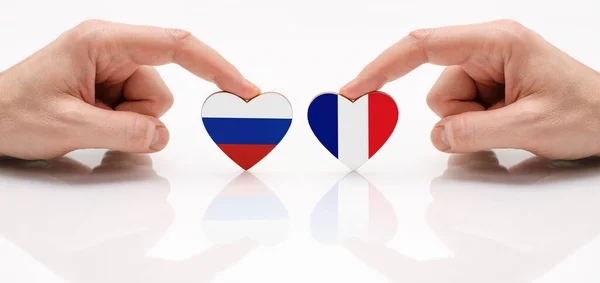 Koncepcja Przyjaźni Stosunków Dyplomatycznych Między Rosją Francją Dwie Męskie Ręce — Zdjęcie stockowe
