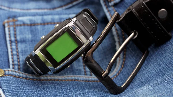 Heren Accessoires Met Bruin Lederen Portemonnee Riem Horloge Een Jeans — Stockfoto