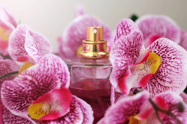 Pink Orchid Perfume Bottle Romantic Gift — Stock Photo, Image