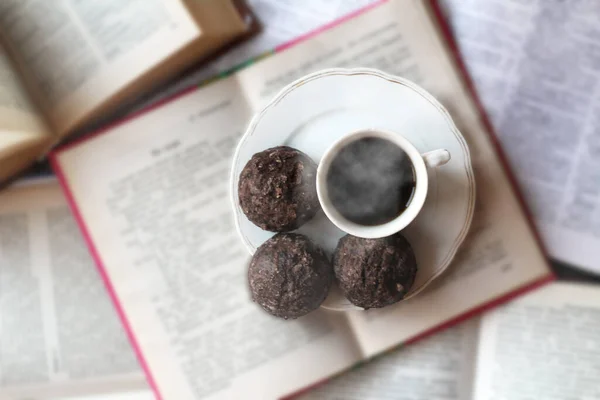 Une Tasse Café Livres Ouverts Vue Sur Dessus Image Rétro — Photo