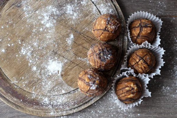 Chocolate Cakes Wooden Board Tasty Dessert — Stock Photo, Image