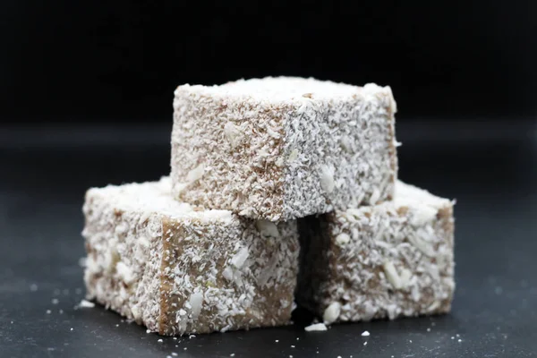 Turkish Delight Lokum Czarnym Tle Kolorowe Jedzenie — Zdjęcie stockowe